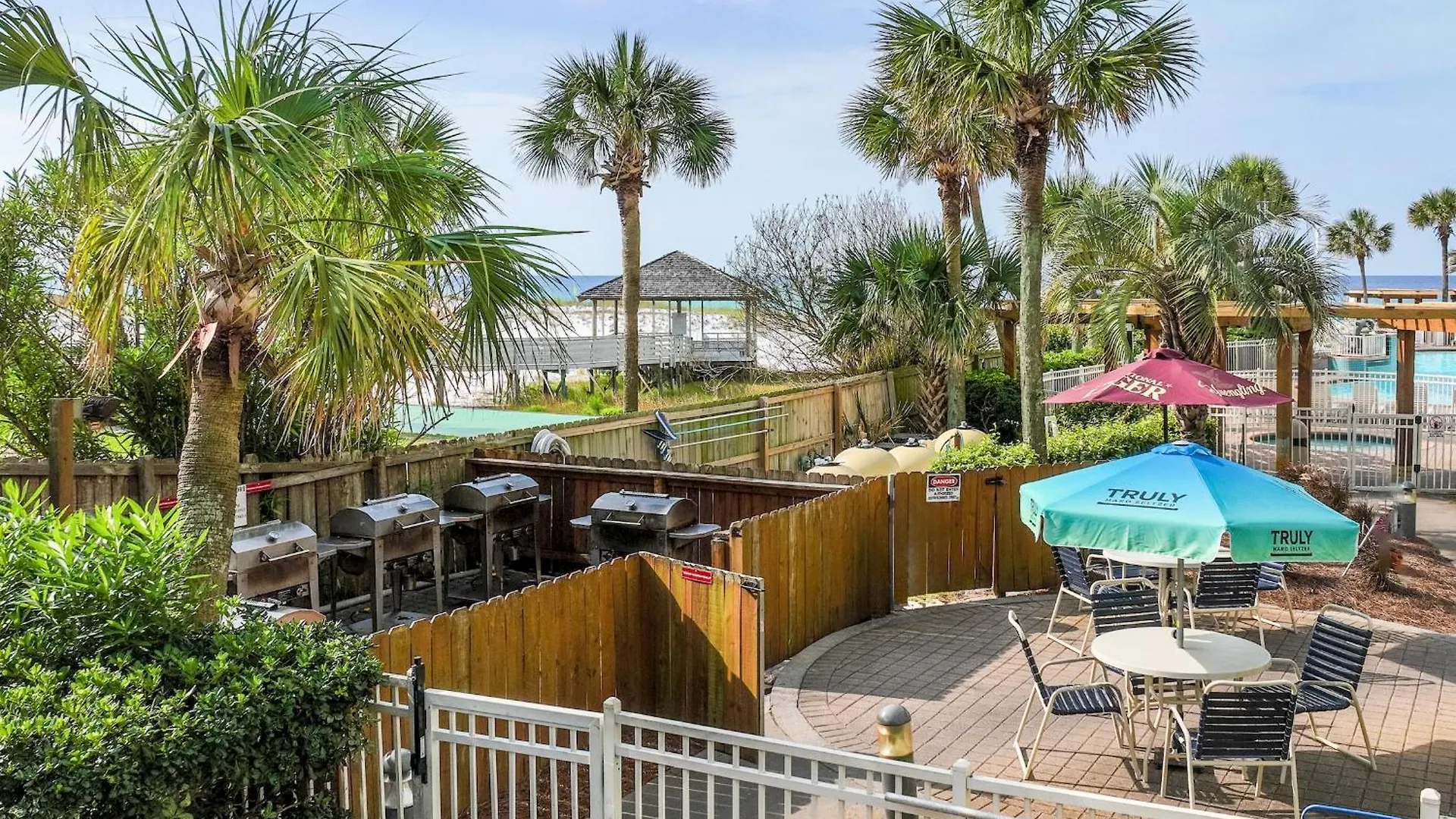 Pelican Beach Resort Destin 3*,